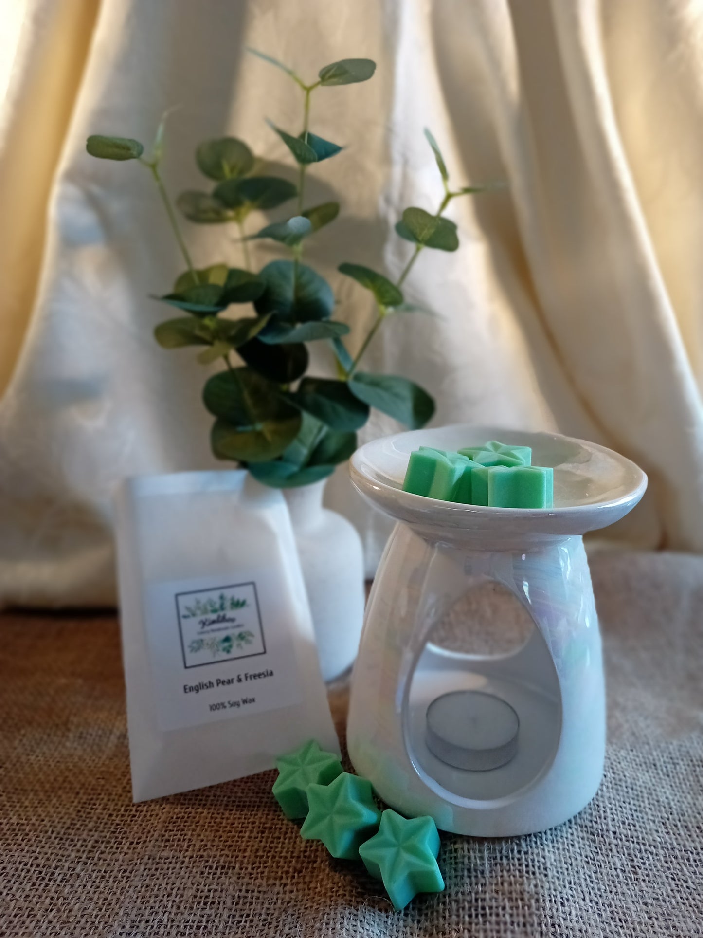 English Pear & Freesia green star wax melts