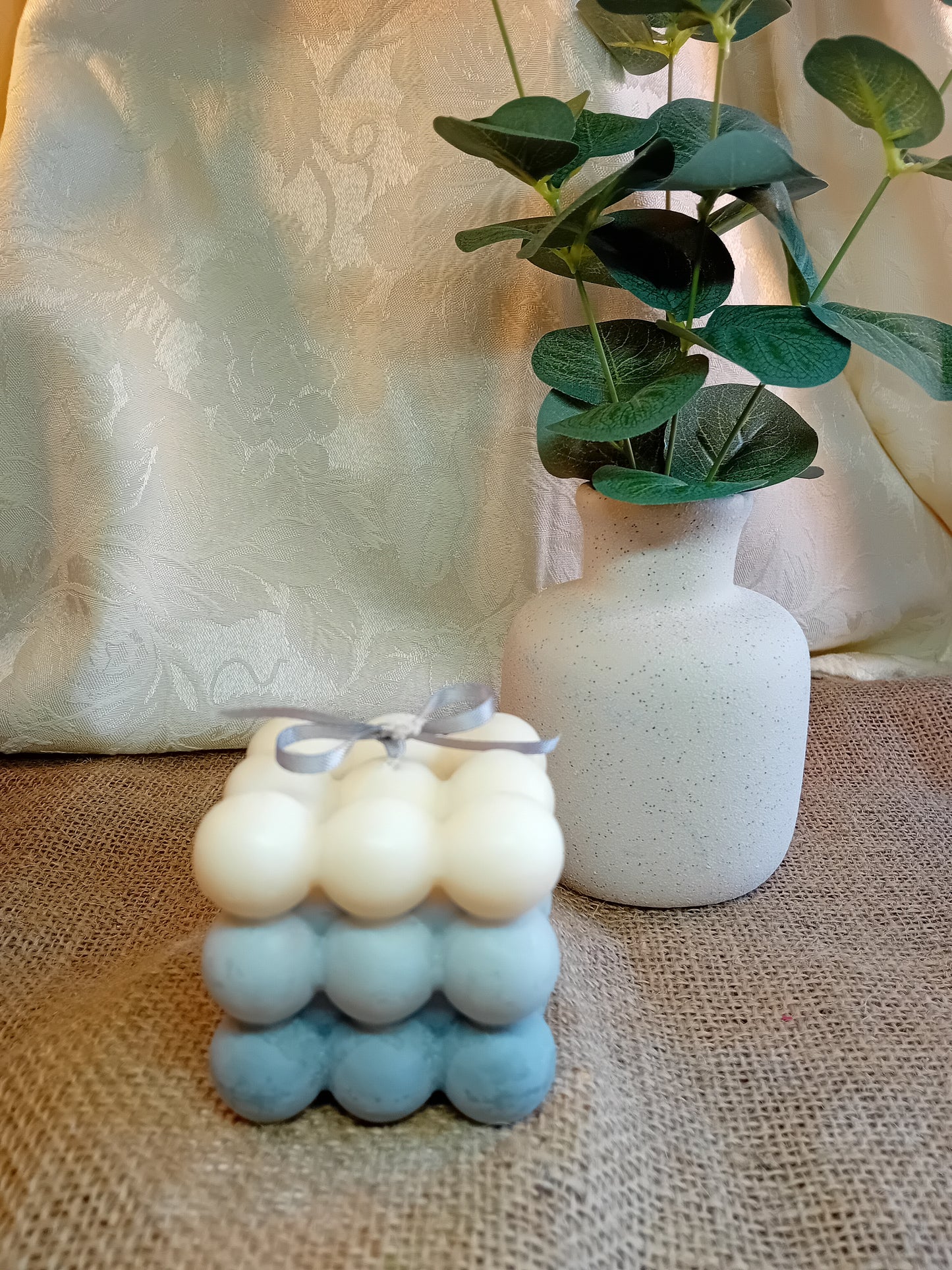 Scented grey ombre bubble candle